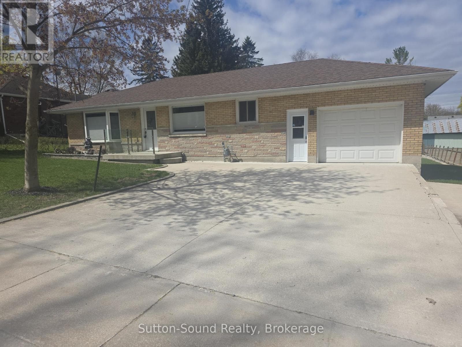 10 BROWNLEE STREET SOUTH in