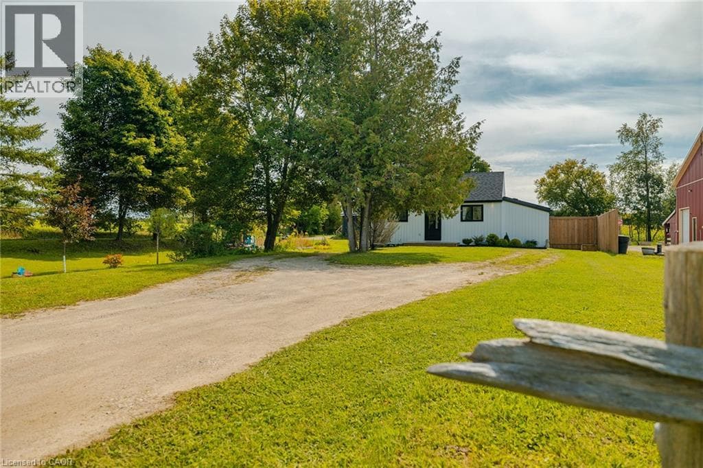 401250 GREY 4 Road in