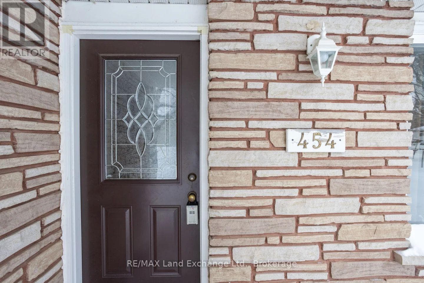 454 VICTORIA STREET NORTH in