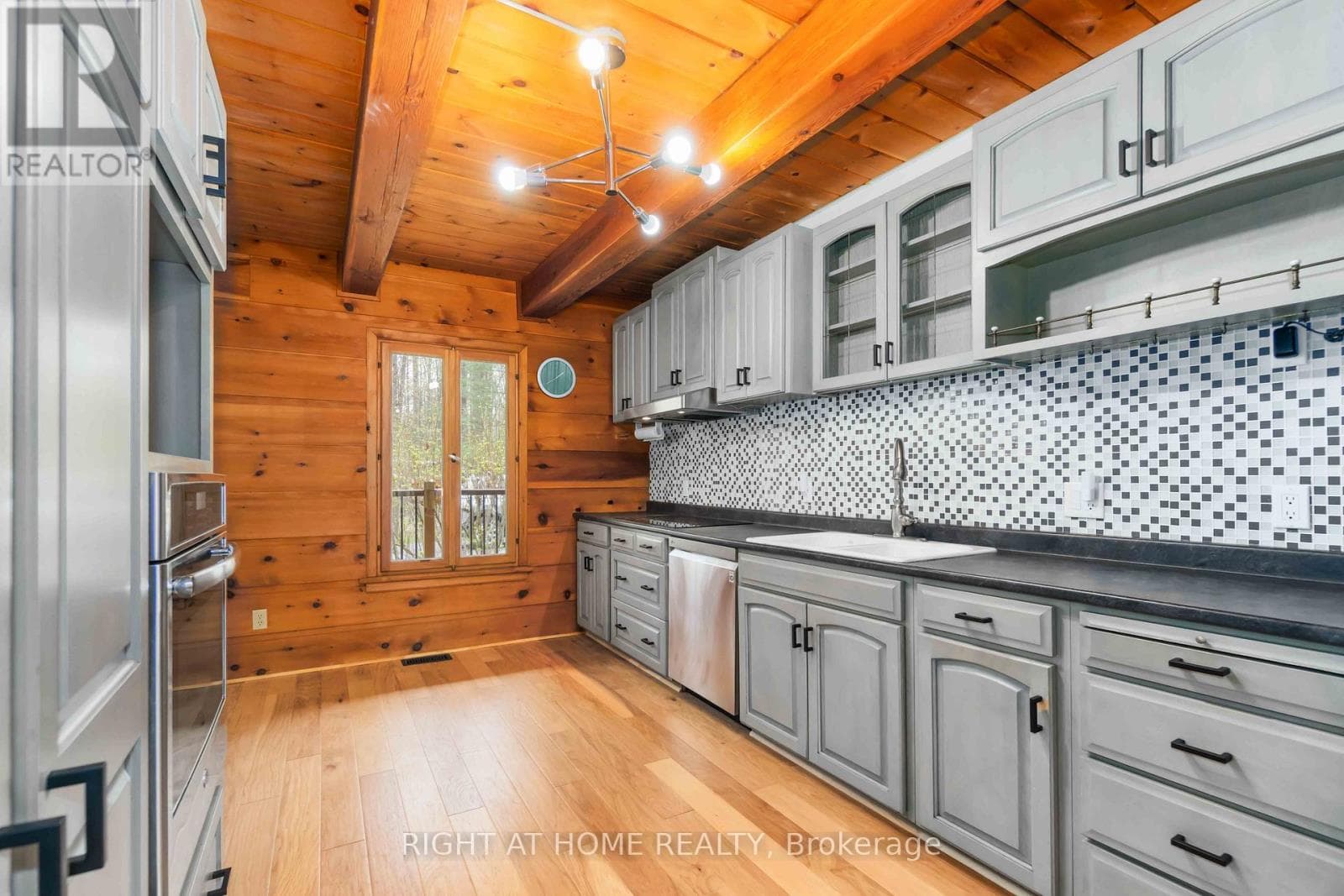 101 MYRTLE LANE in CONSTANCE BAY