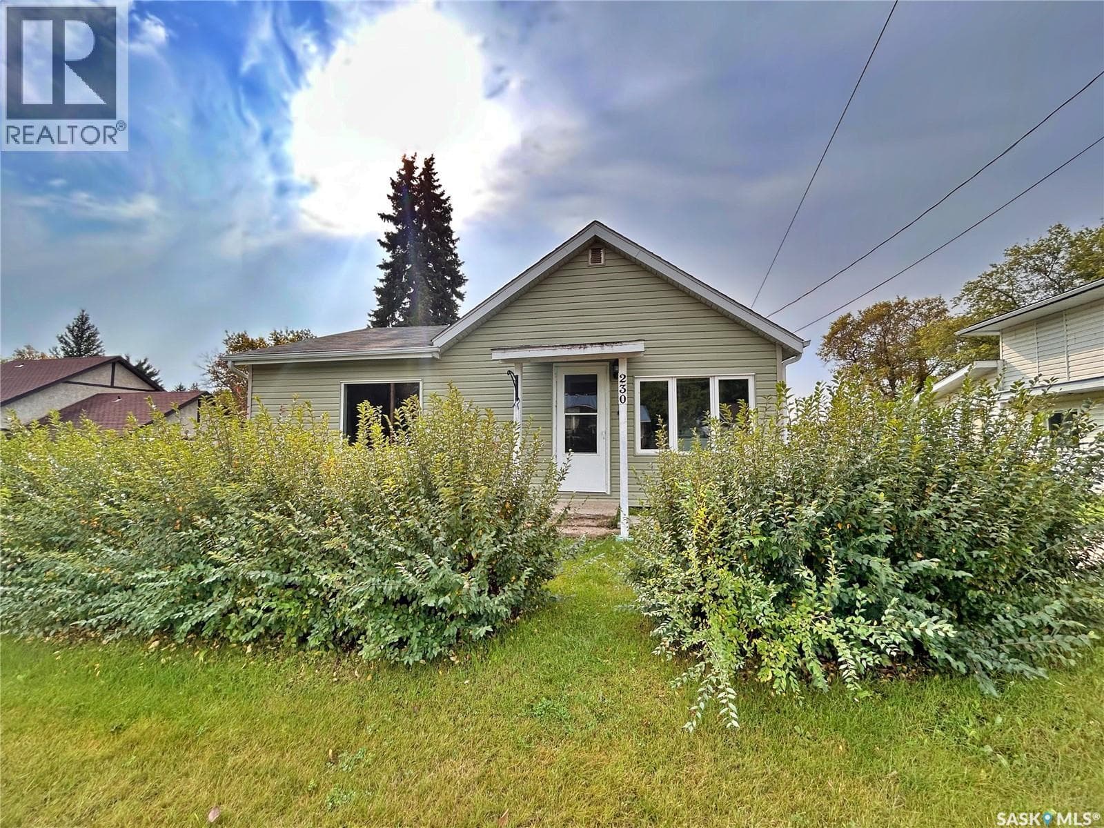 230 Railway AVENUE W in