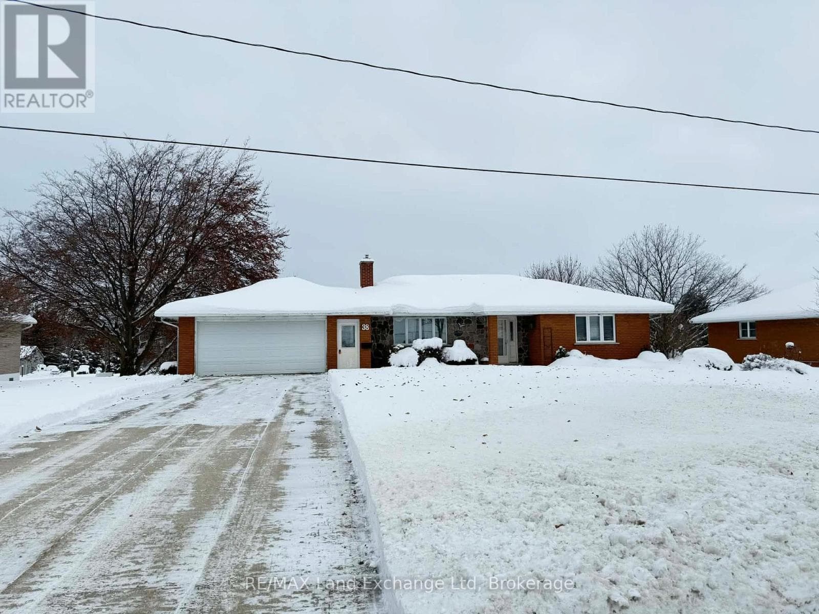 38 HILLCREST STREET WEST in