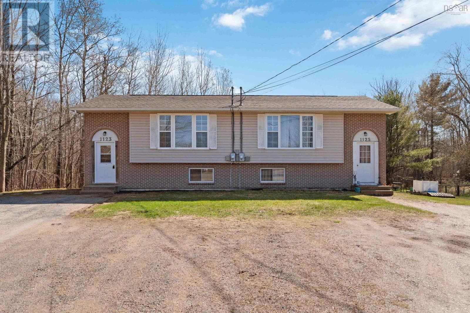 1123/1125 Andringa Drive in
