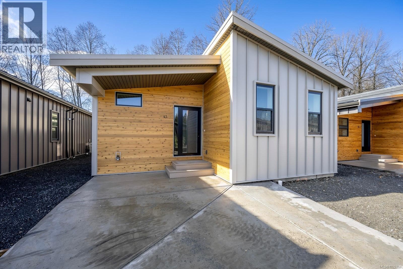 43 3025 ROYSTON ROAD in