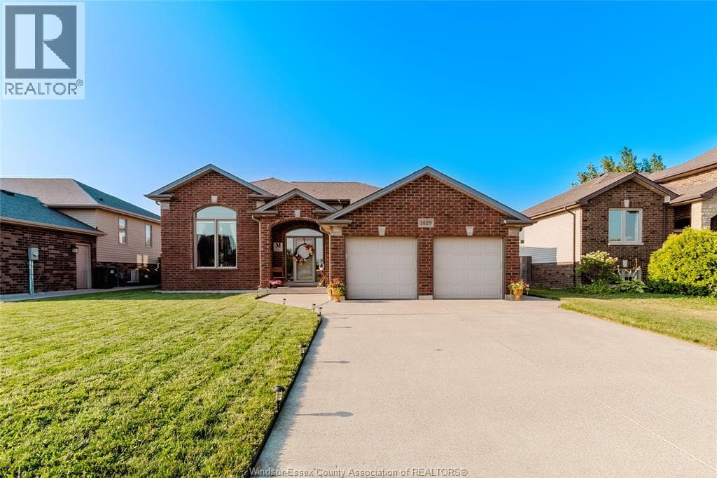 1429 OAKWOOD AVENUE in