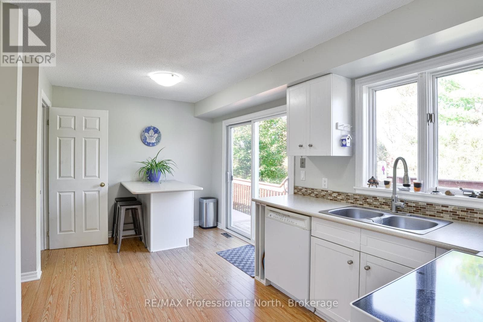 6 LANKIN AVENUE in