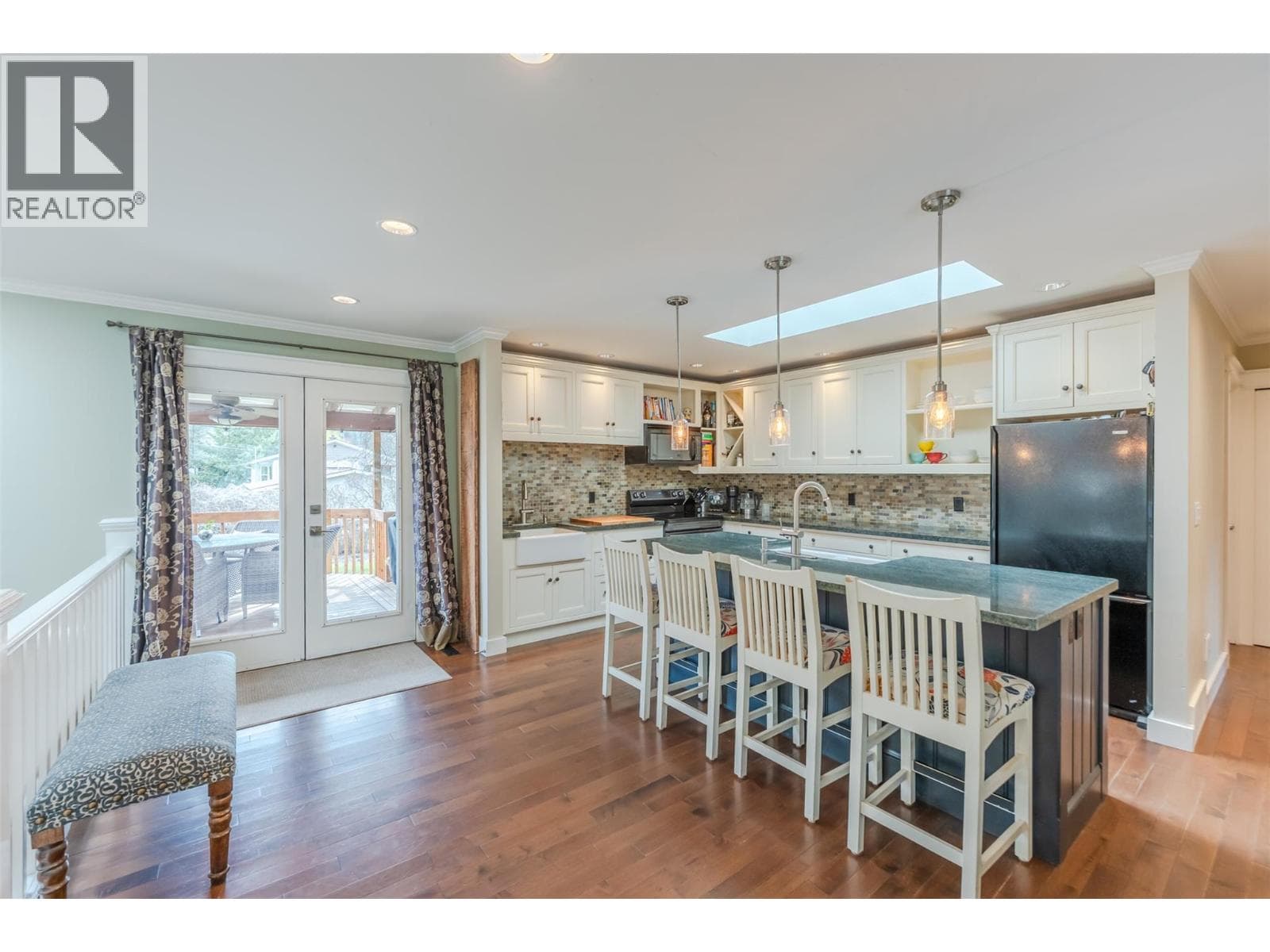 5545 SAWMILL ROAD in