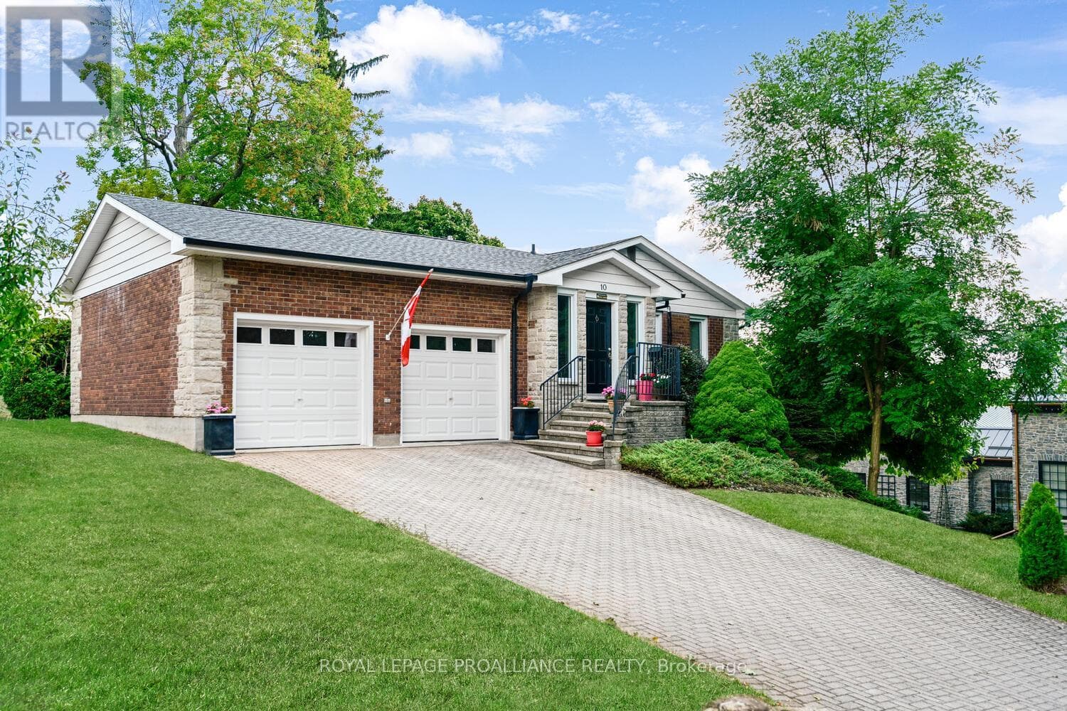 10 CLIFFSIDE CRESCENT in