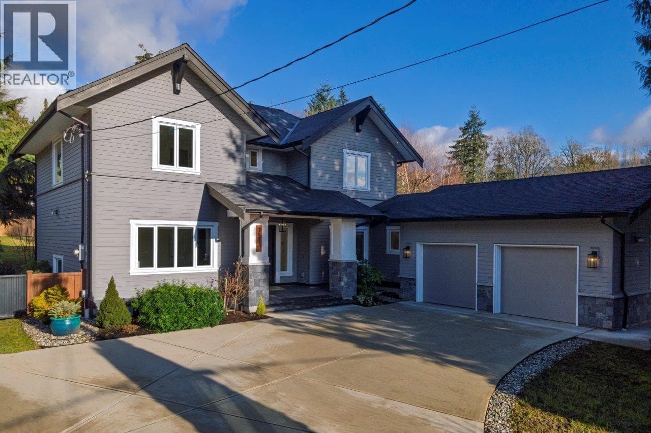 1510 DOVERCOURT ROAD in Lynn Valley