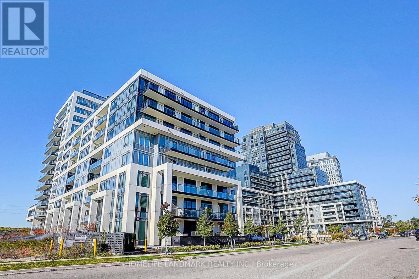215 - 3200 WILLIAM COLTSON AVENUE in Wedgewood Creek