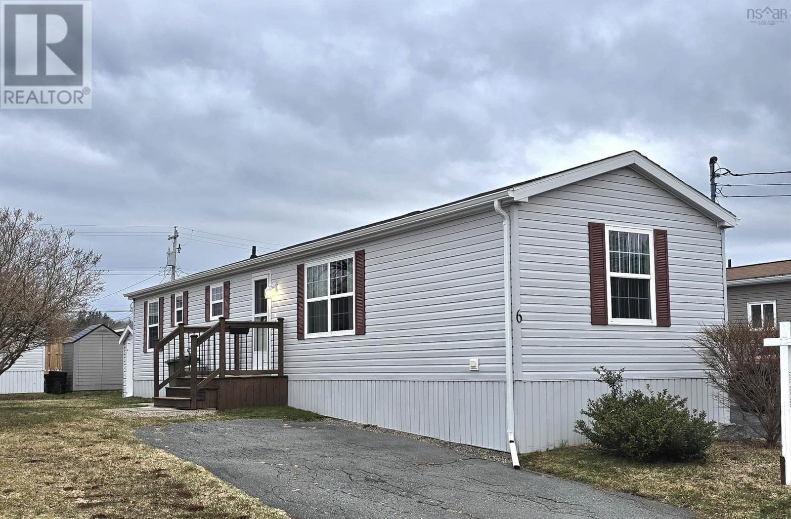 6 DOGWOOD STREET in WESTPHAL