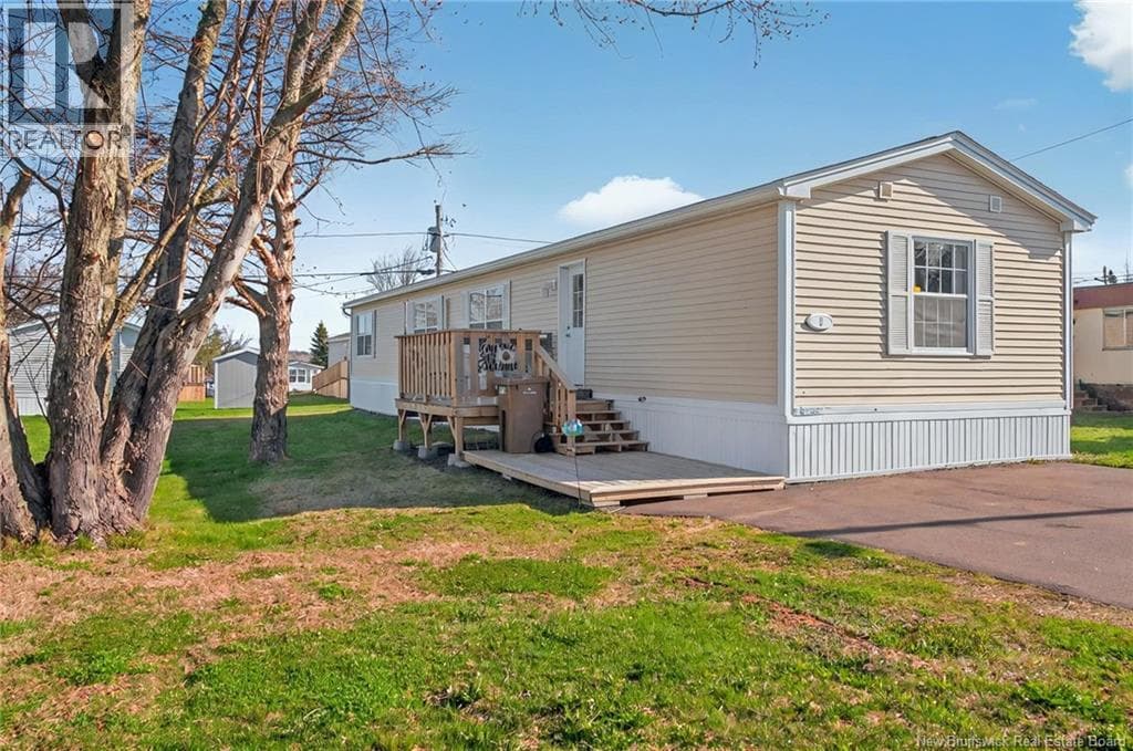 9 DAFFODIL LANE in
