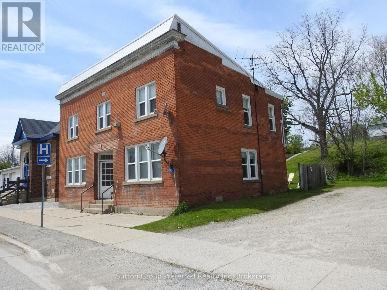 1792 LONGWOODS ROAD in