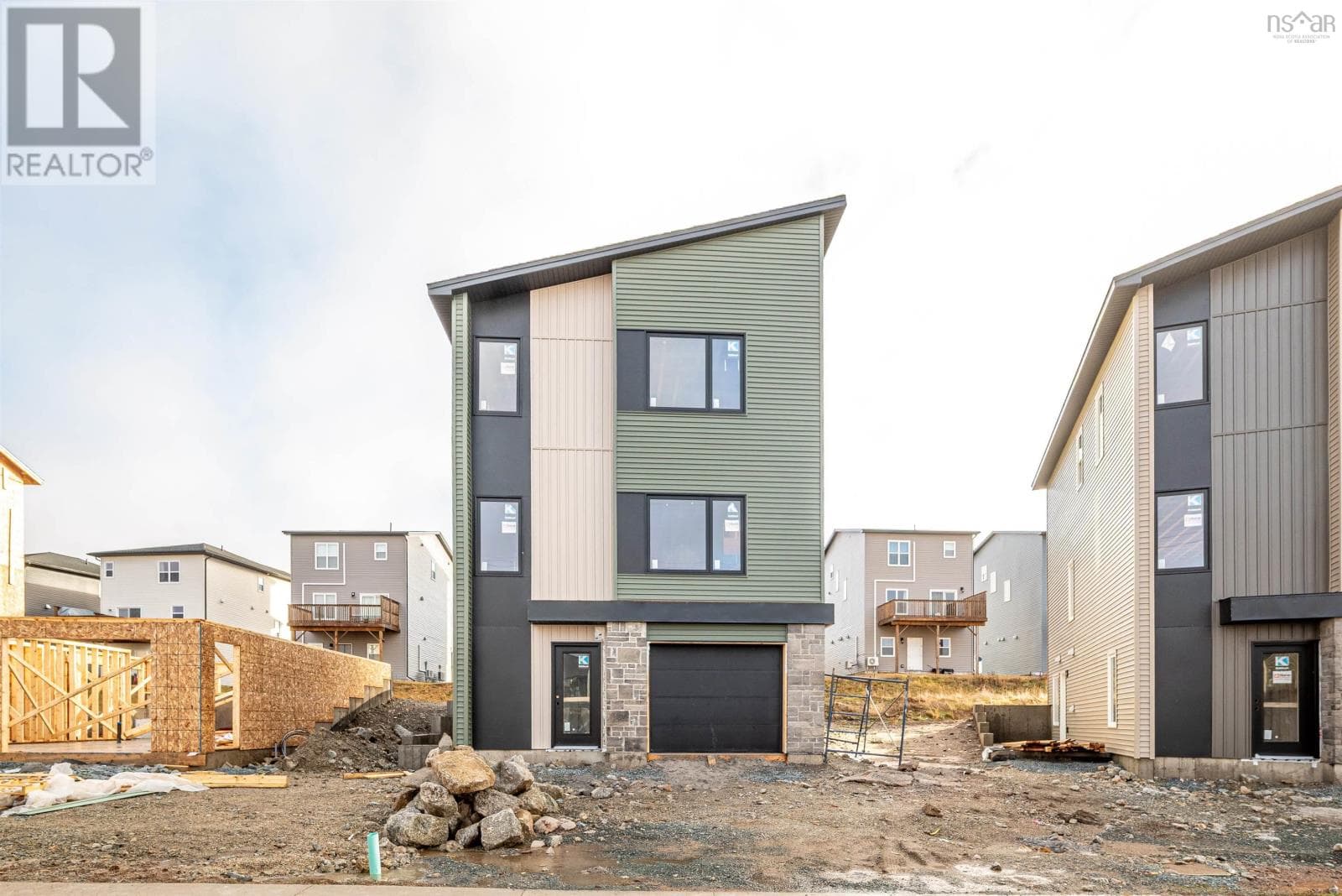 124 Flatrock Crescent in BEECHVILLE