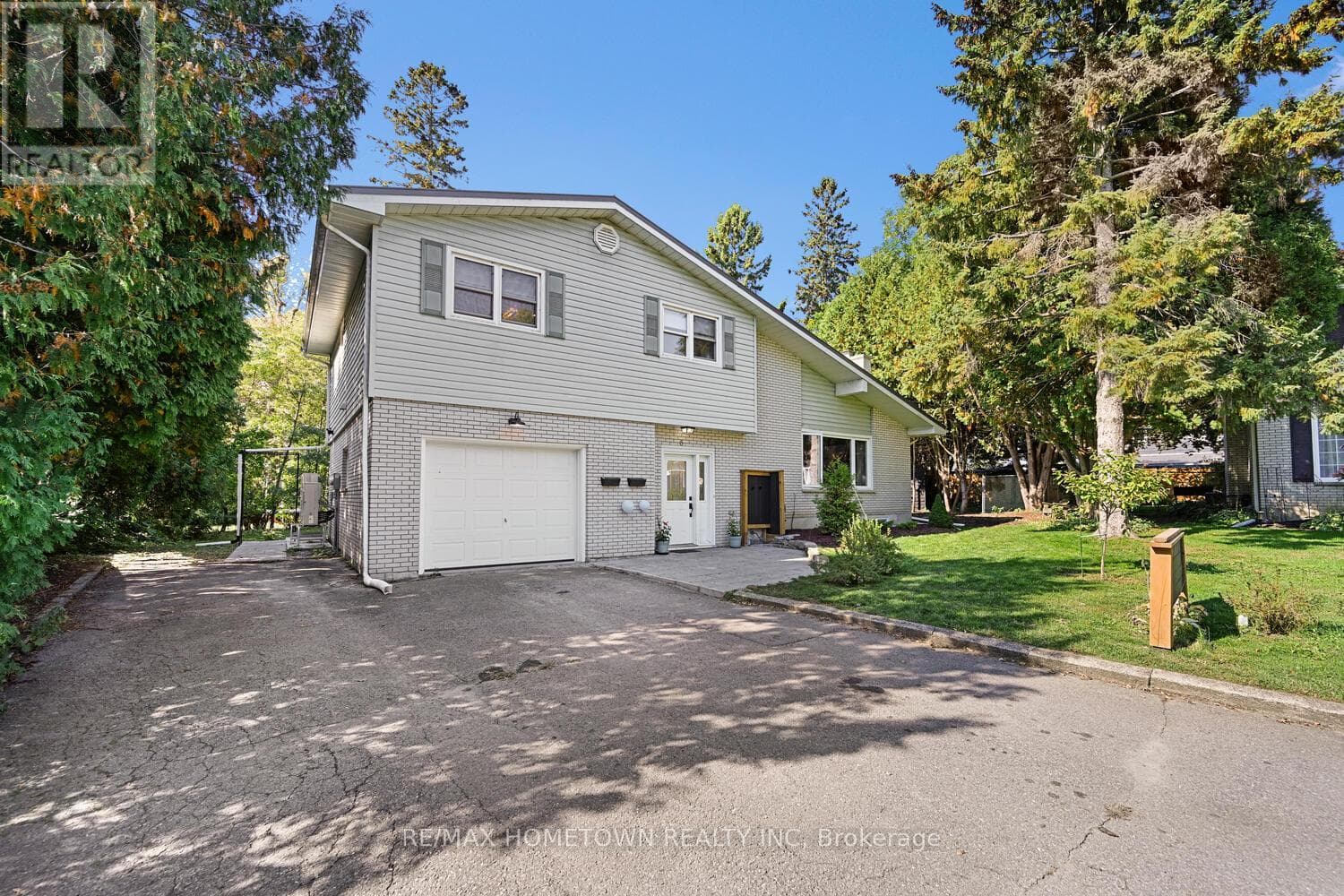 6 MAPLEWOOD CIRCLE in