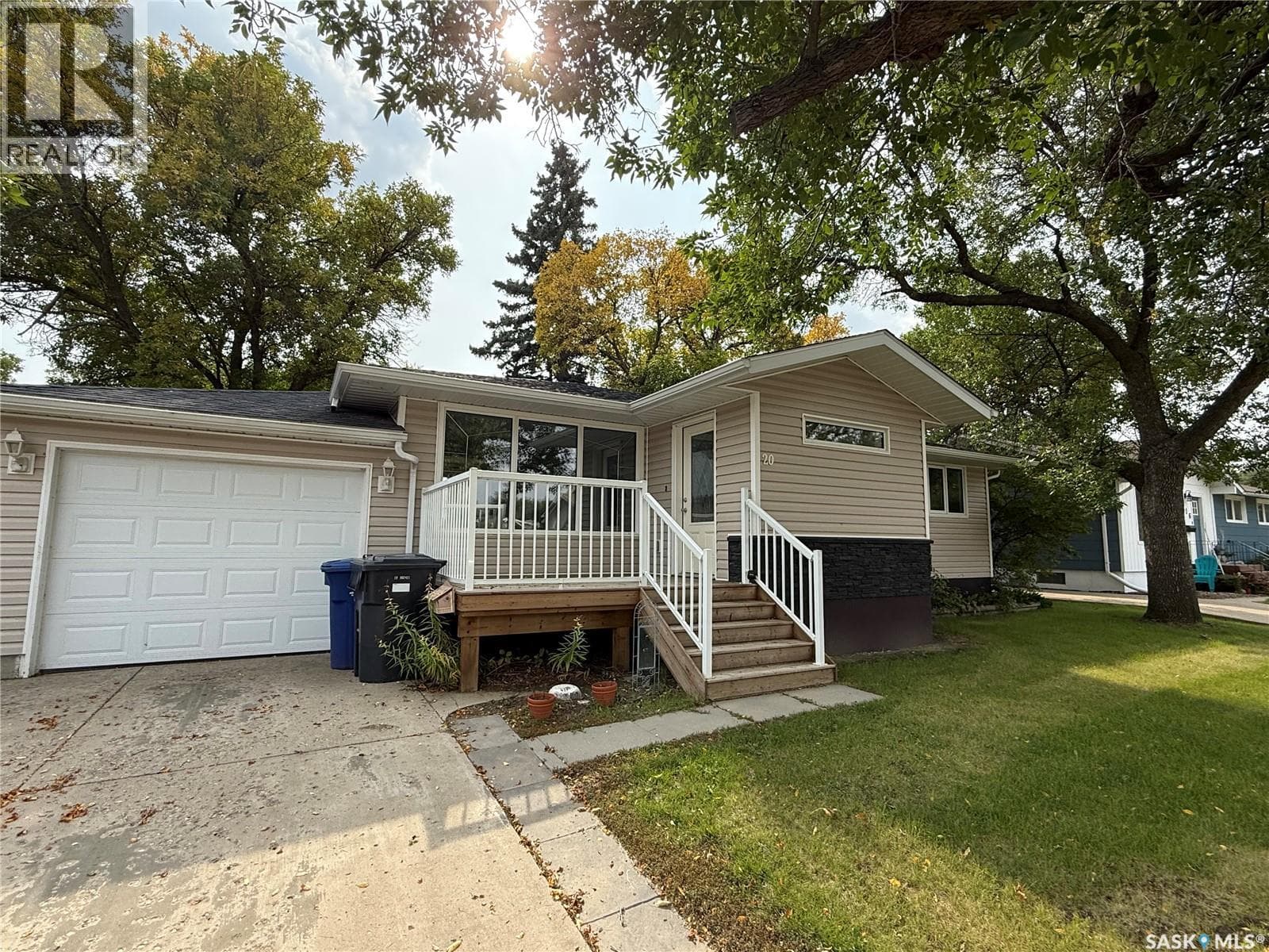 20 SCOTT CRESCENT in