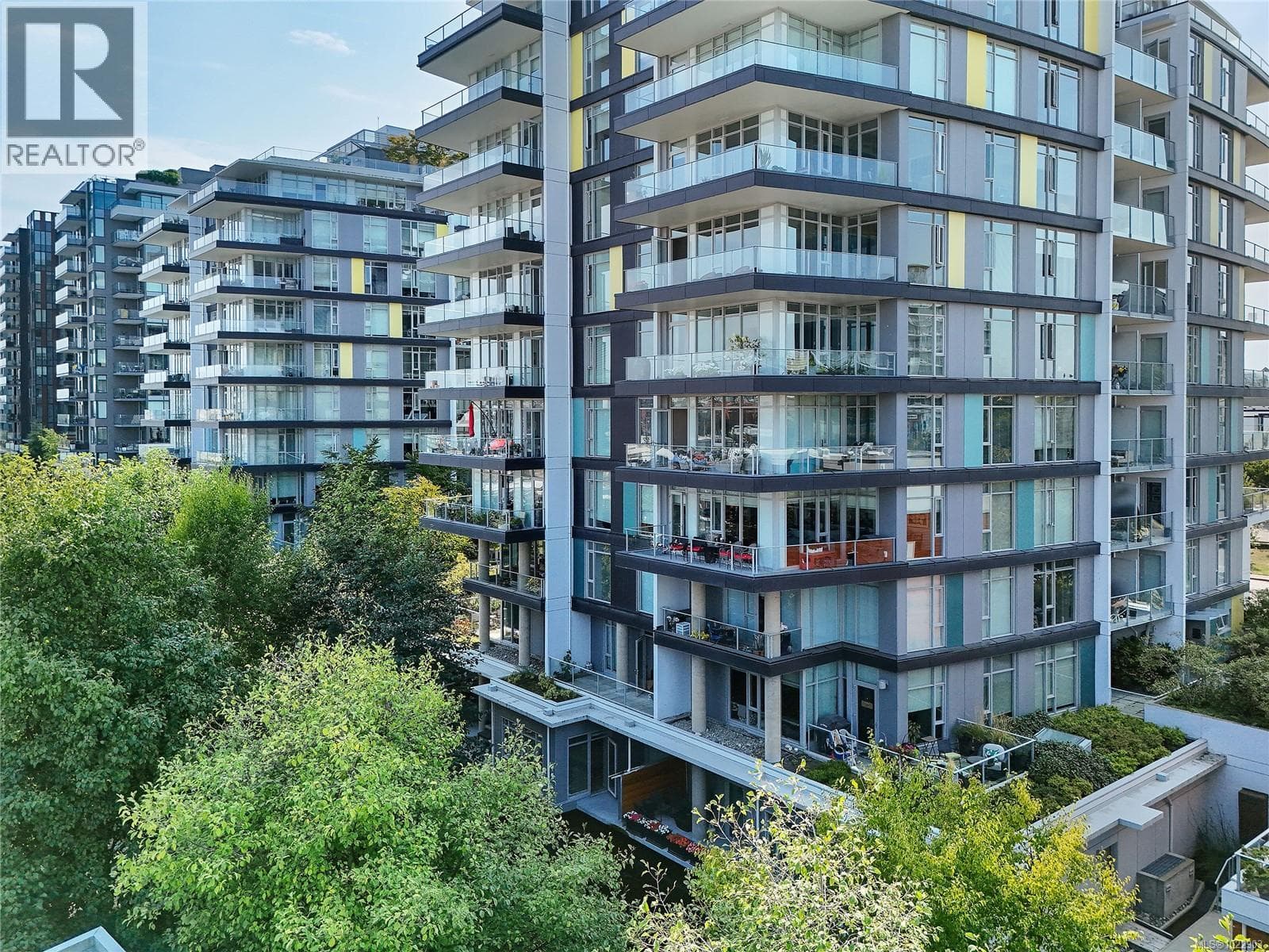 204 379 TYEE ROAD in Victoria West
