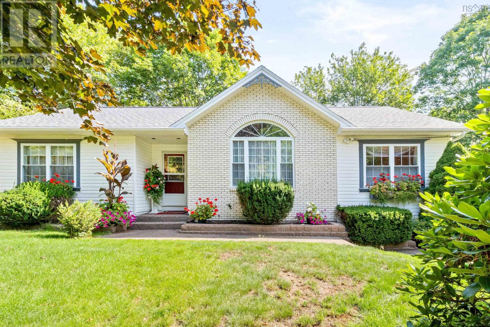 42 CANTERBURY LANE in FALL RIVER