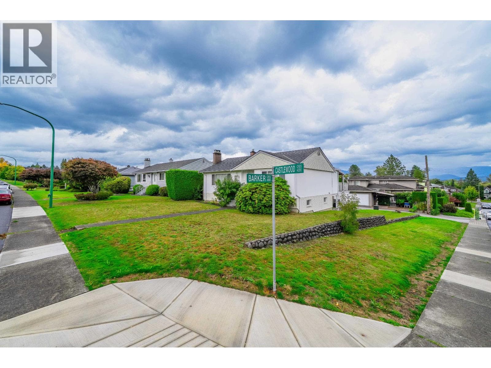 4277 CASTLEWOOD CRESCENT in