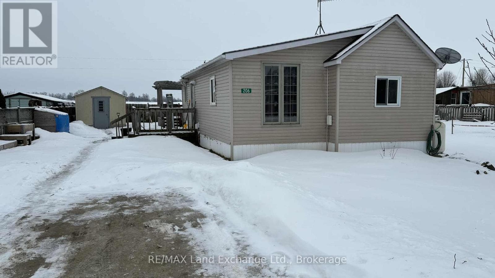 206 GRACE STREET E in