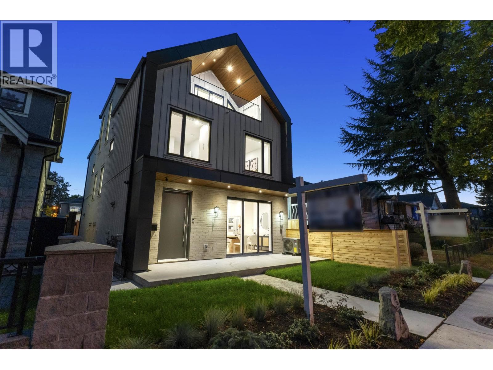 1 2386 E 45TH AVENUE in Victoria-Fraserview