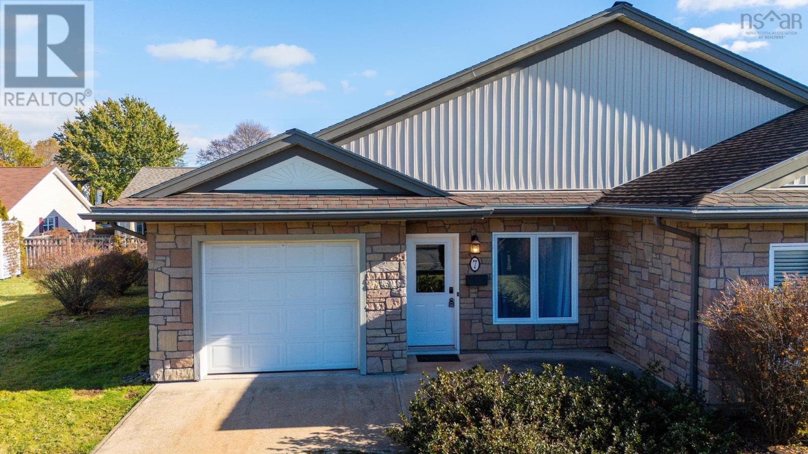 7 HARRIS PLAZA in