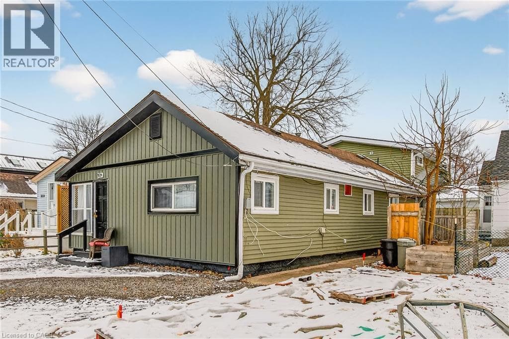 3824 ROXBOROUGH AVENUE in