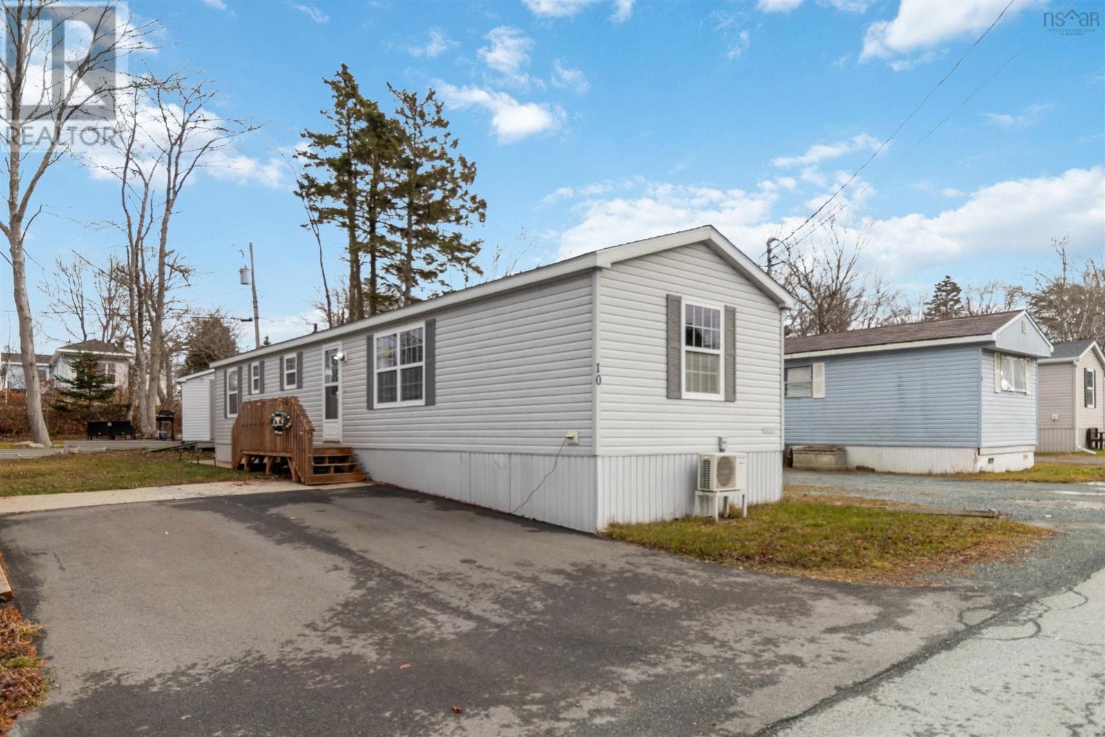 10 SNOW WHITE DRIVE in LAKE ECHO