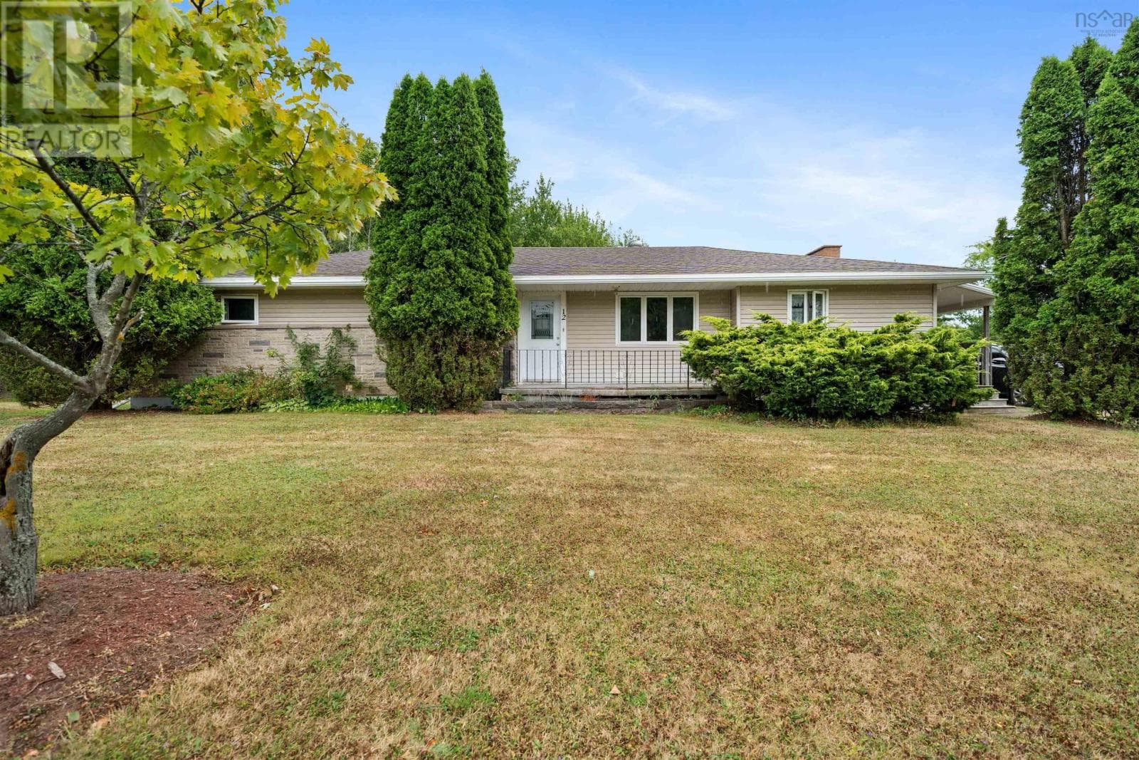 12 MUNROE AVENUE in
