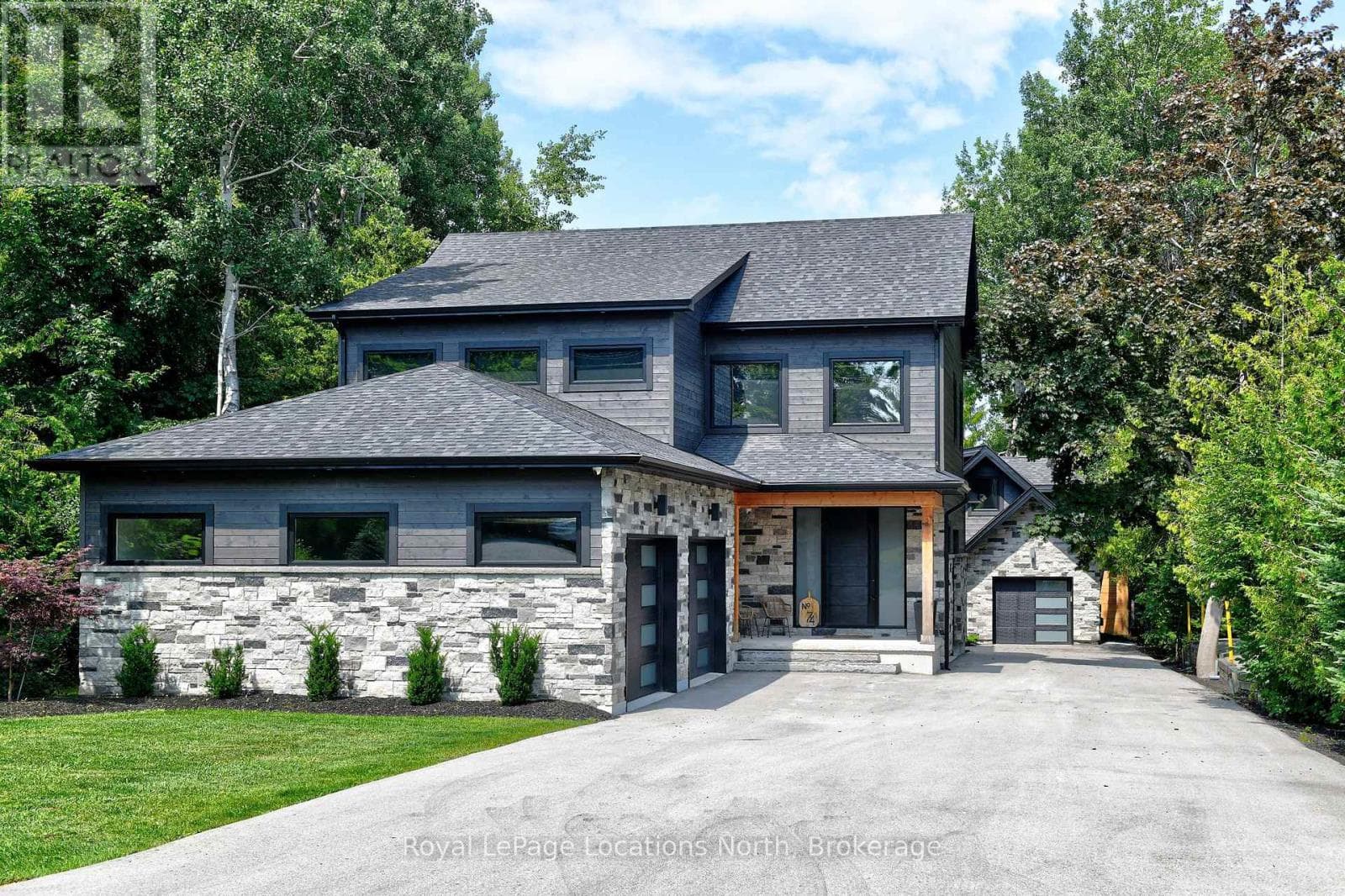 74 ARTHUR STREET E in