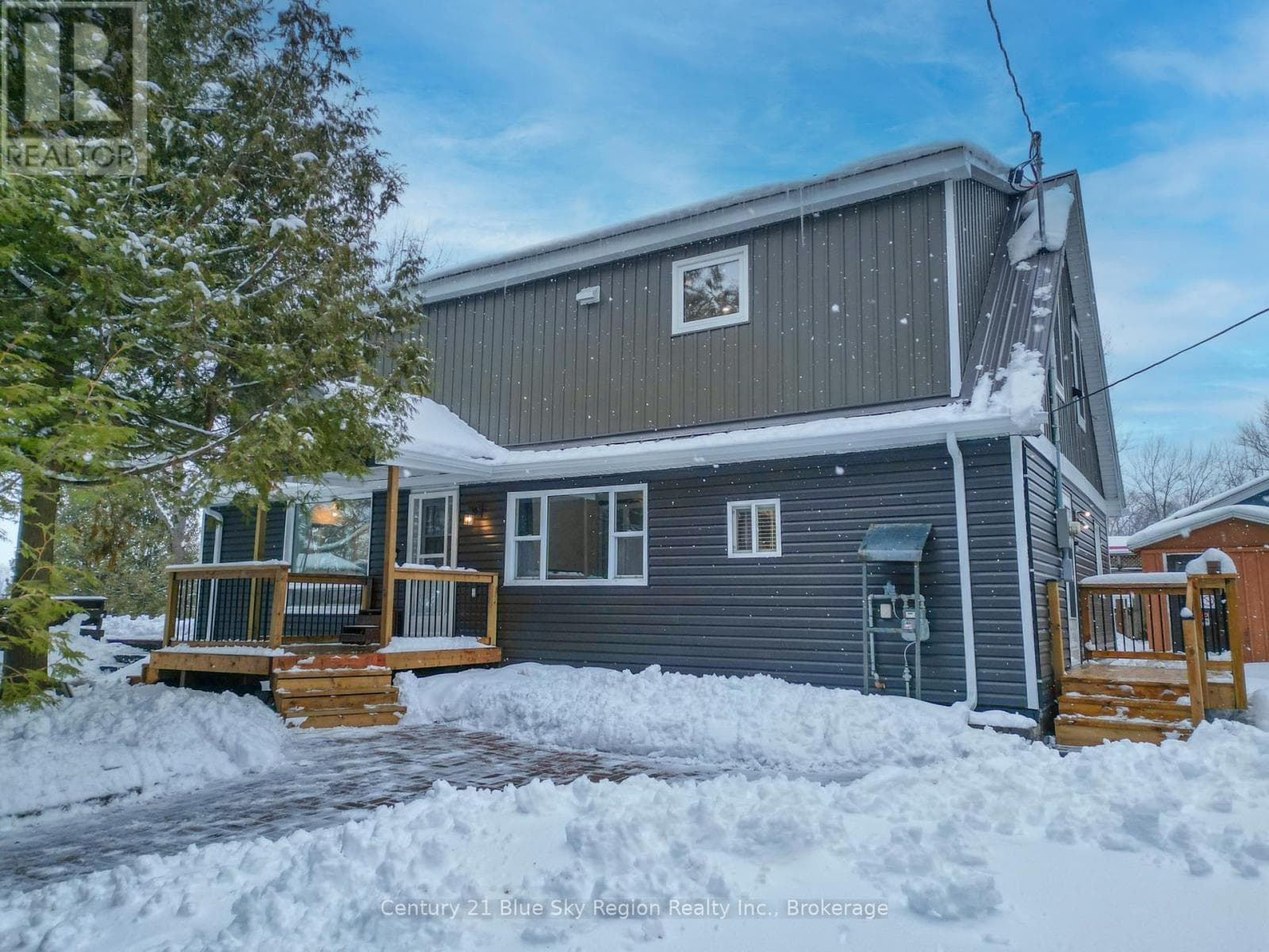 12 MOWAT CRESCENT in