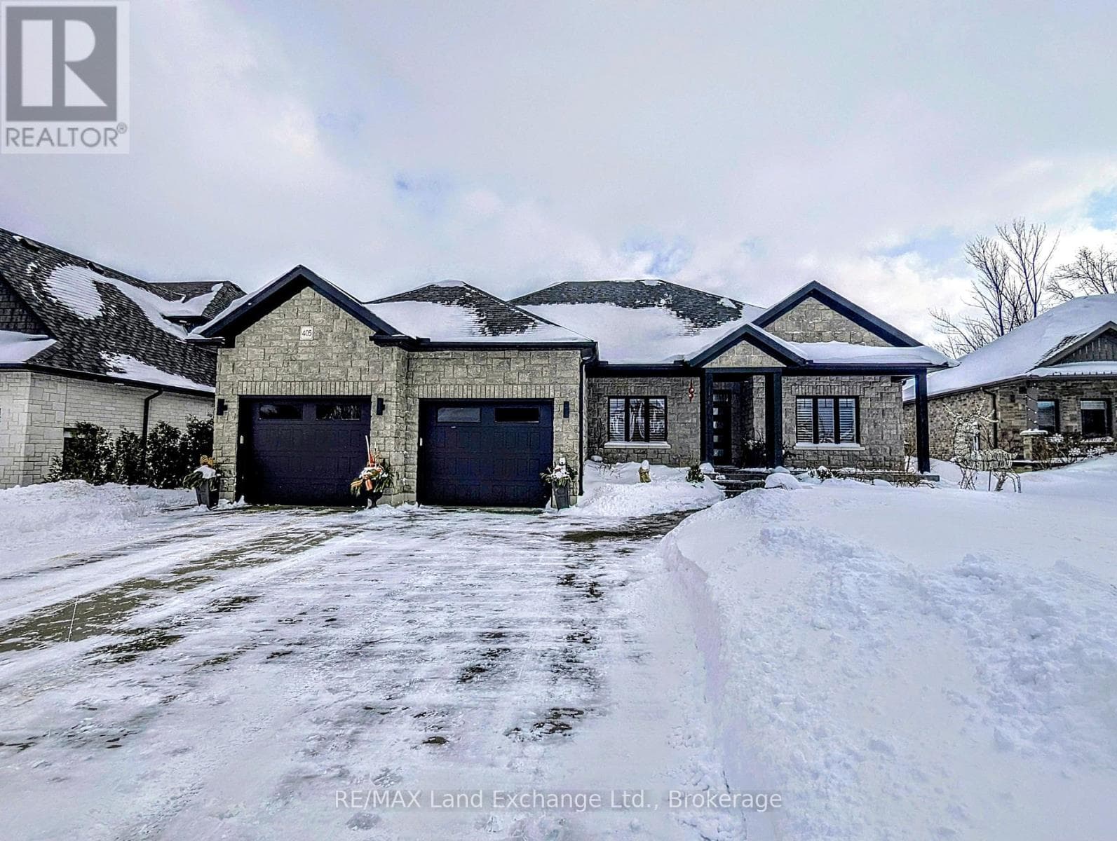 405 MCCULLOUGH CRESCENT in