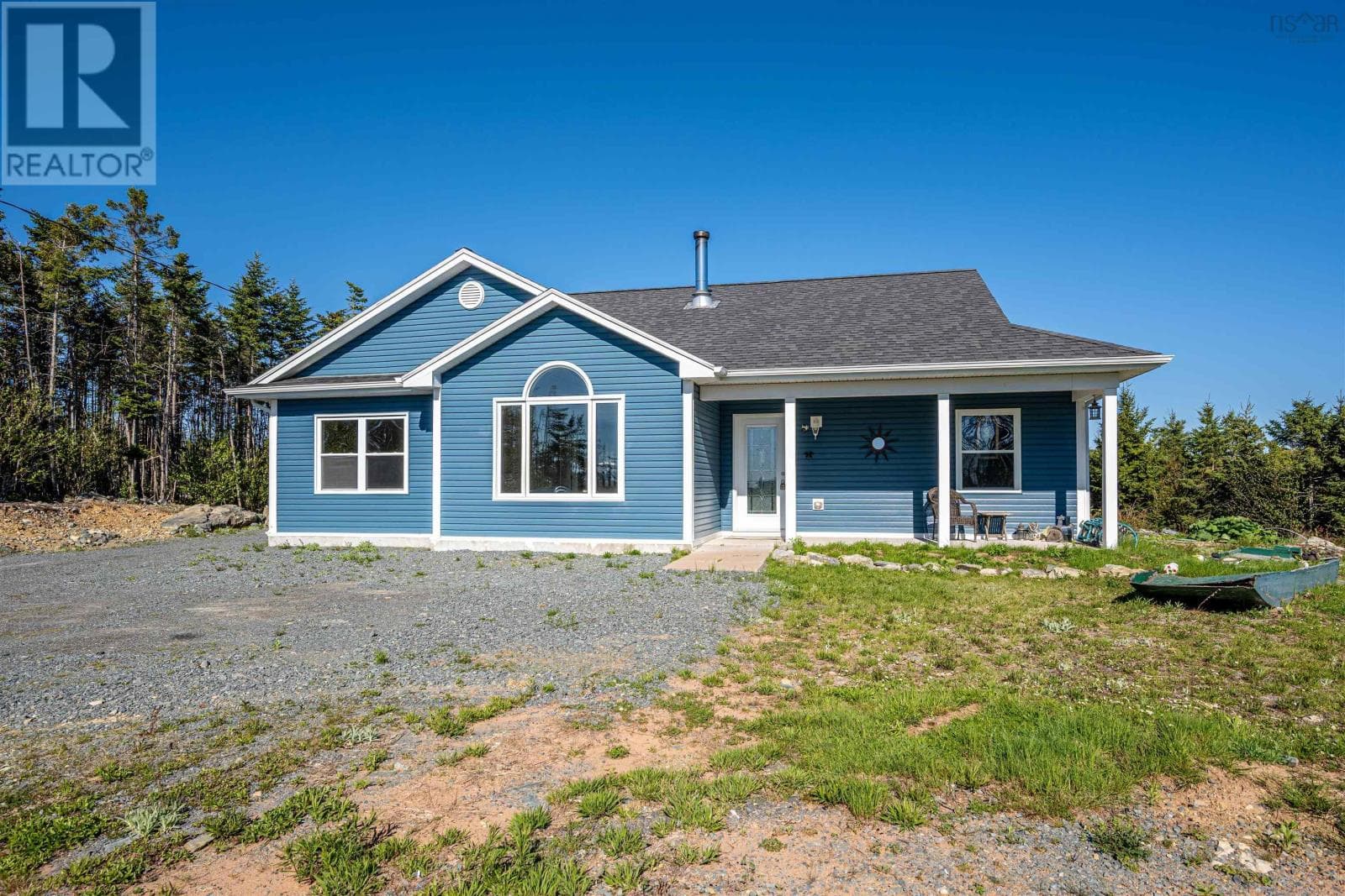 281 HESELTON DRIVE in OSTREA LAKE