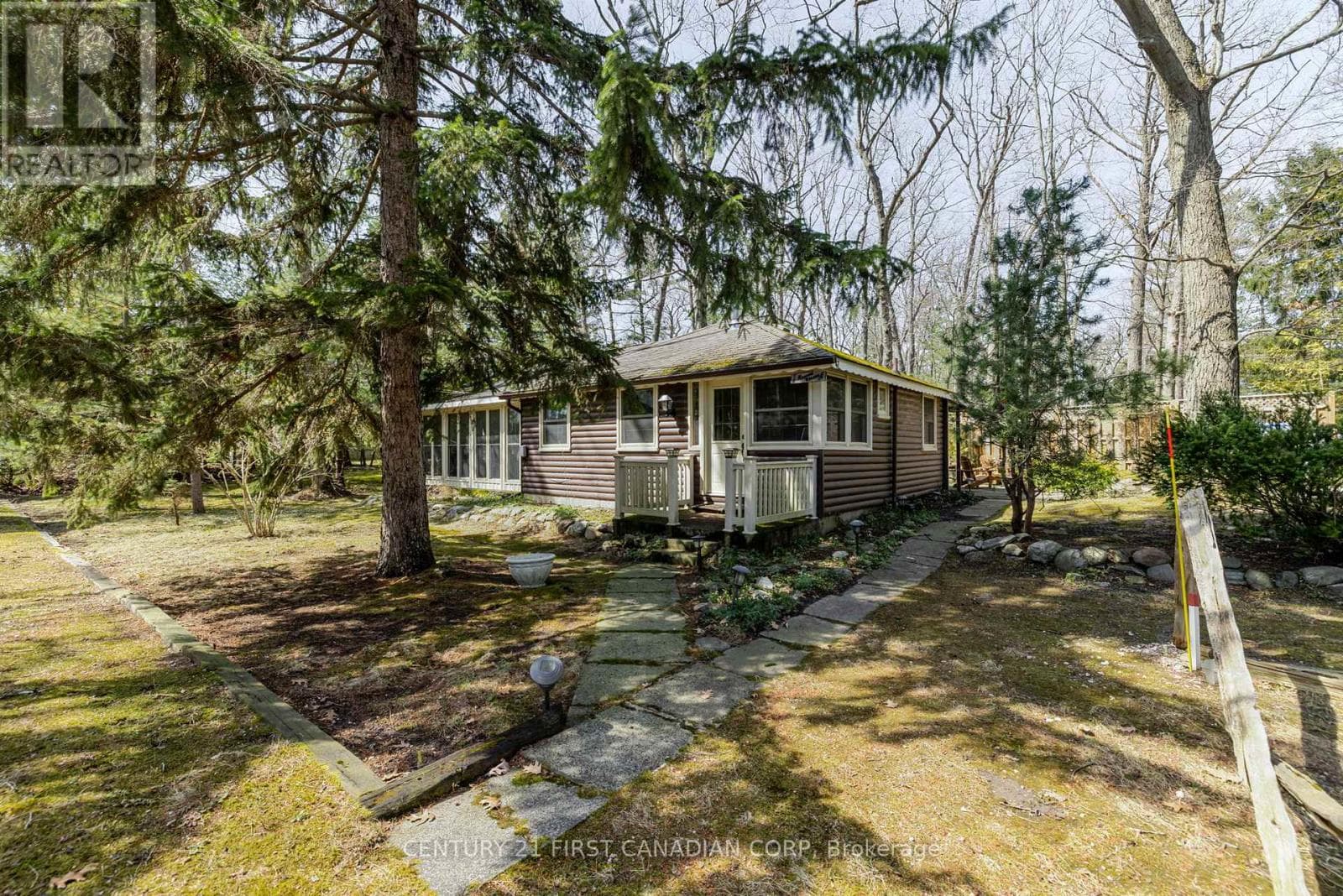 47 HEAMAN CRESCENT in