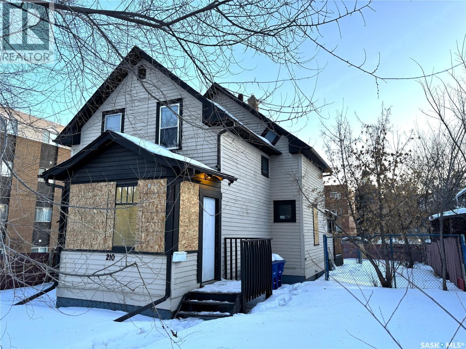 210 AVENUE SOUTH NORTH in