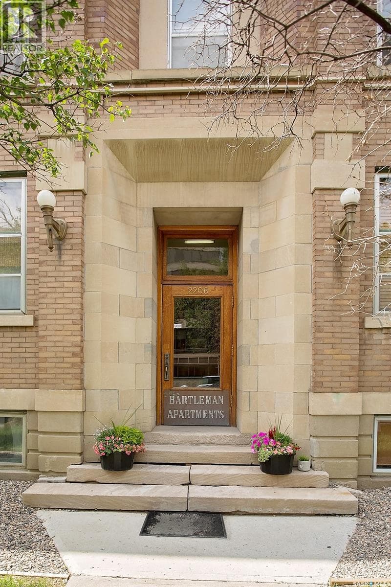 8 2201 14th AVENUE in Old 33