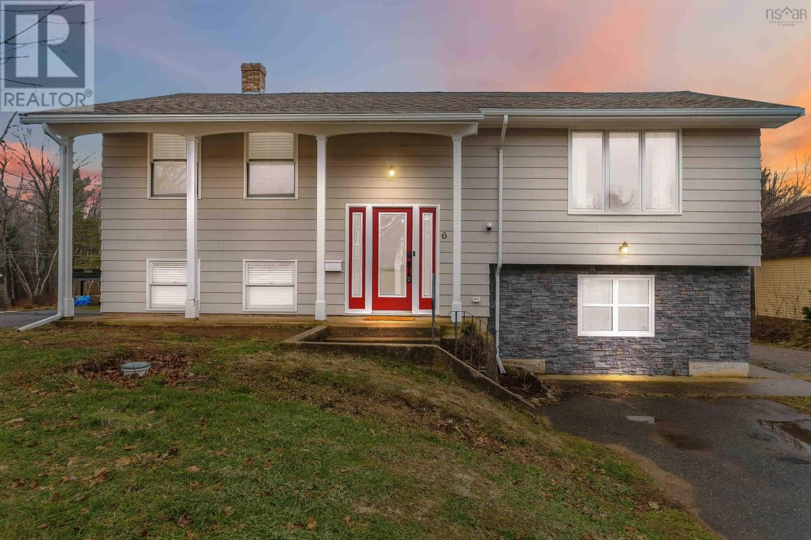 6 ROBINSON DRIVE in