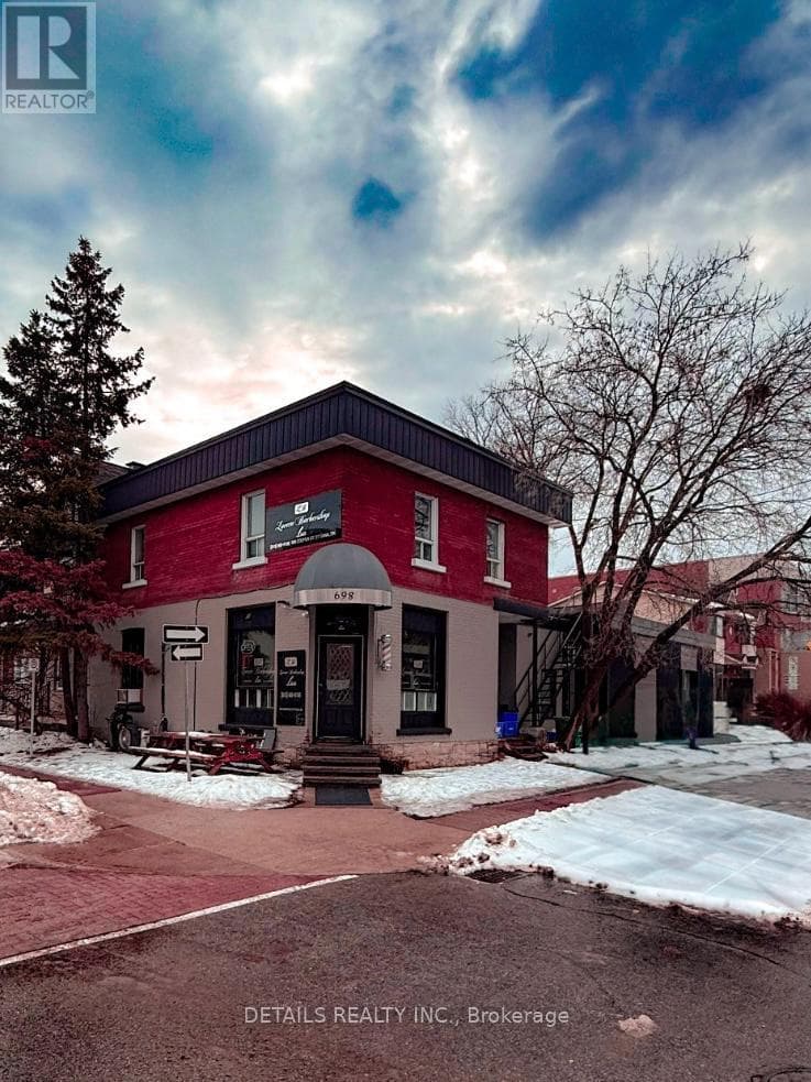 698 COOPER STREET in CENTRETOWN