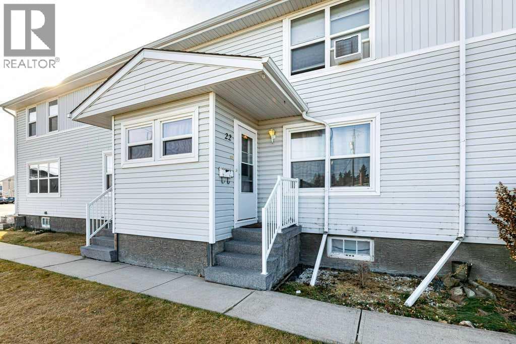 22 Poplar Crescent in
