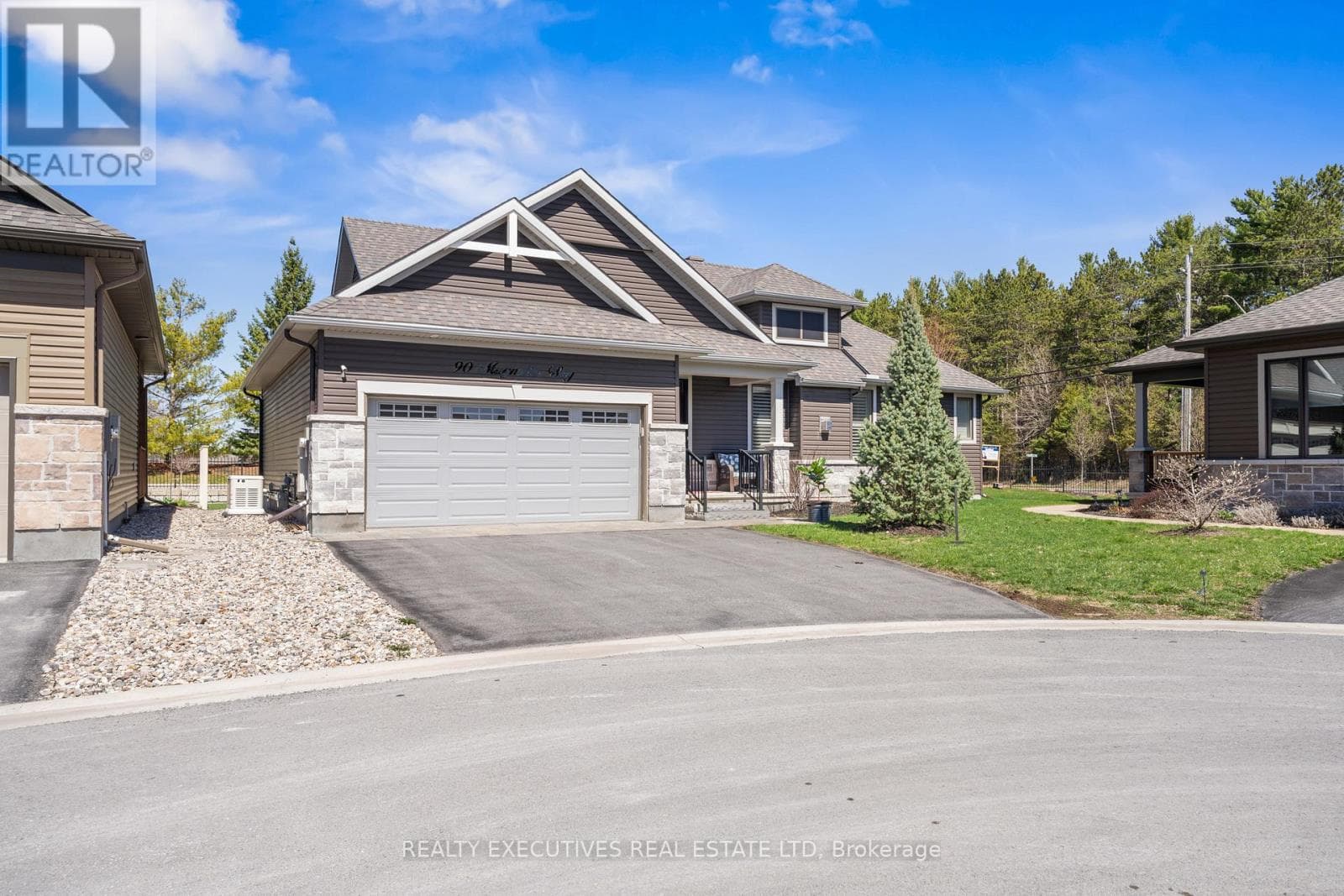 90 MAGNOLIA WAY in