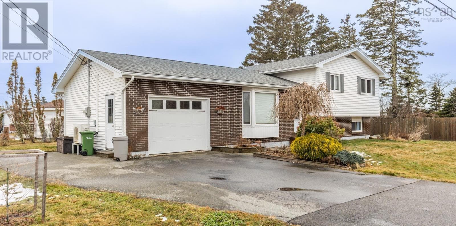 10 SPRUCEWOOD DRIVE in