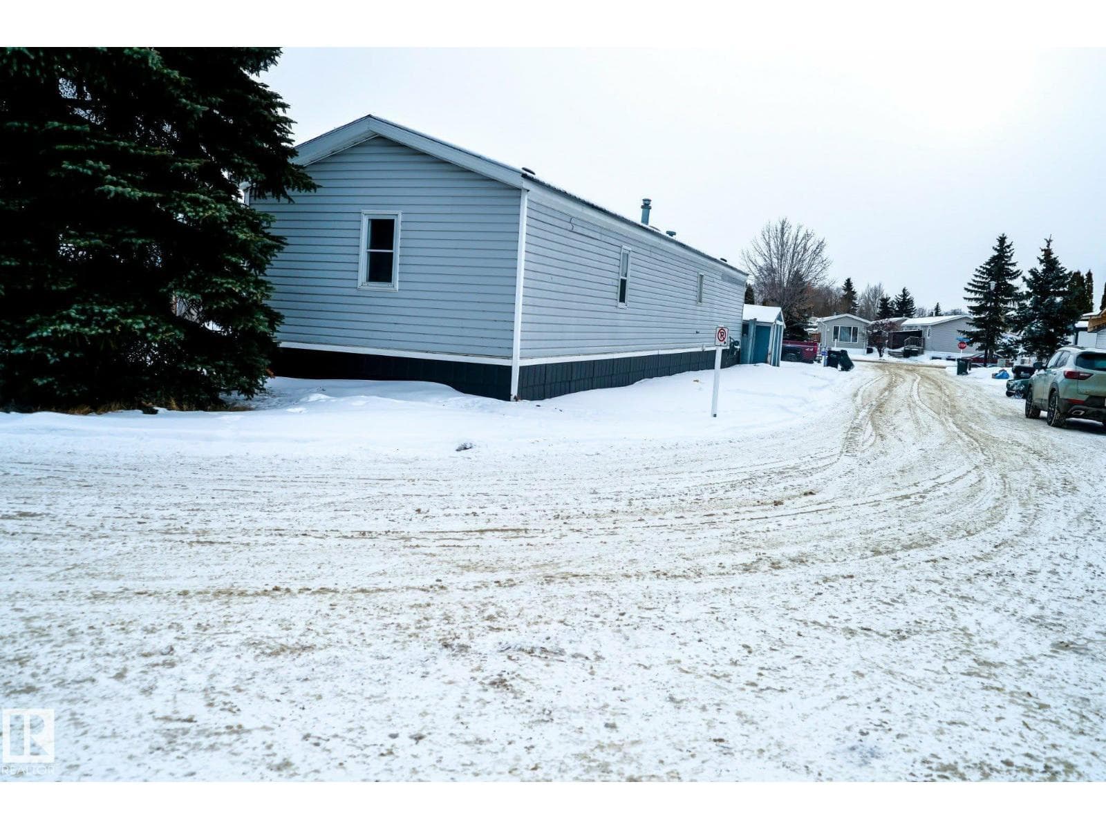 1035 LAKELAND CRESCENT in