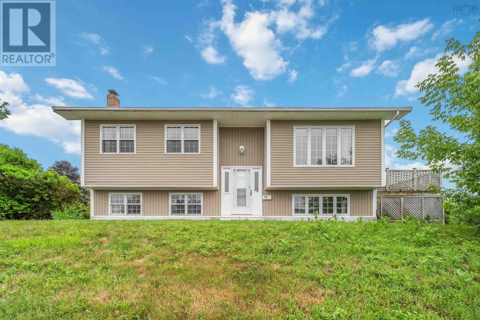 92 APPLE TREE LANE in