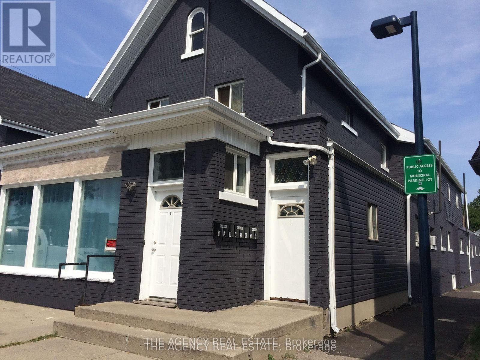 720 DUNDAS STREET in