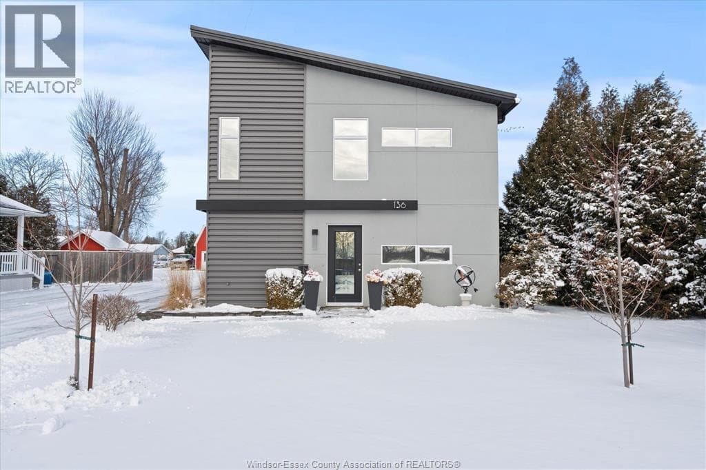 136 LOWES Sideroad in