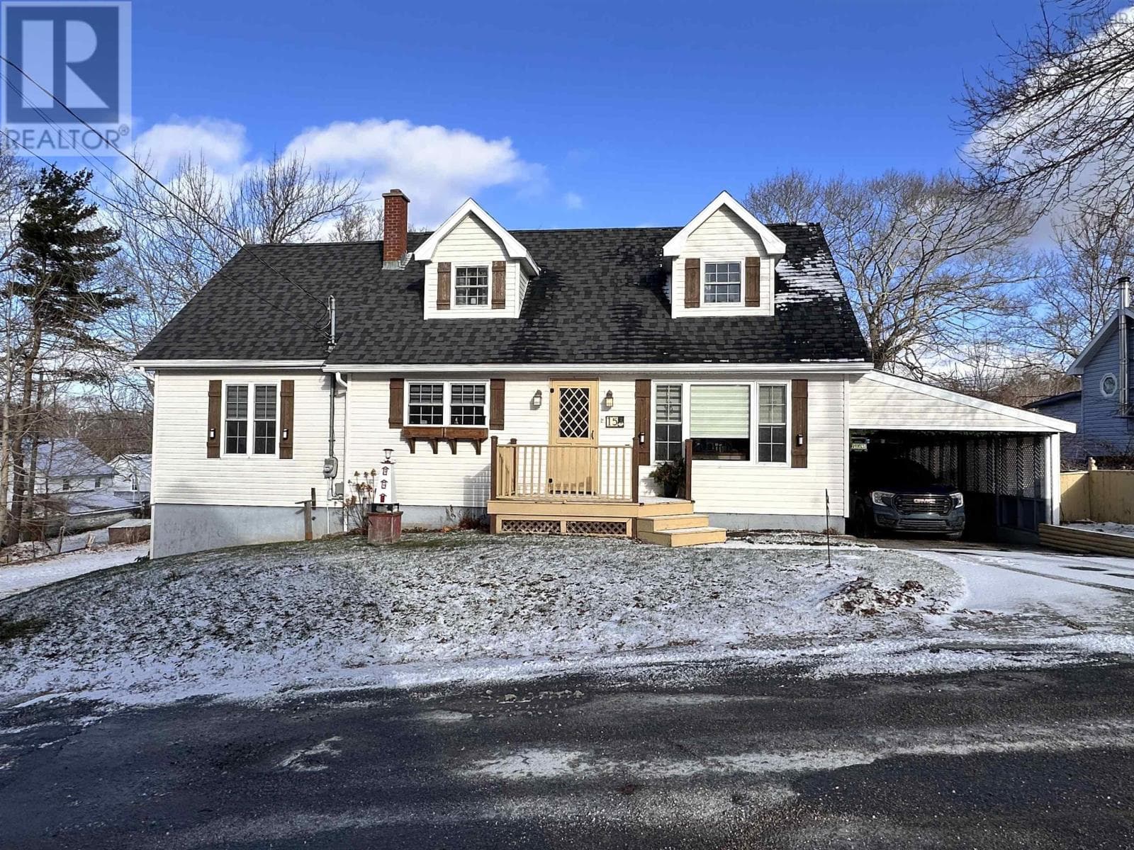 15 DEXTER AVENUE in