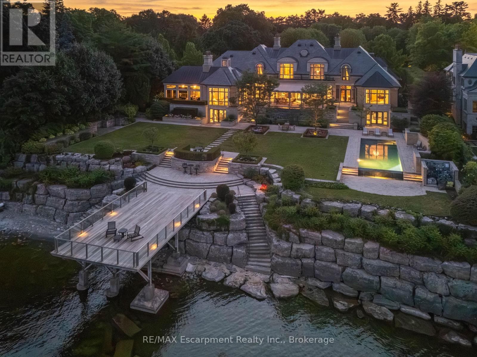2054 LAKESHORE ROAD EAST in