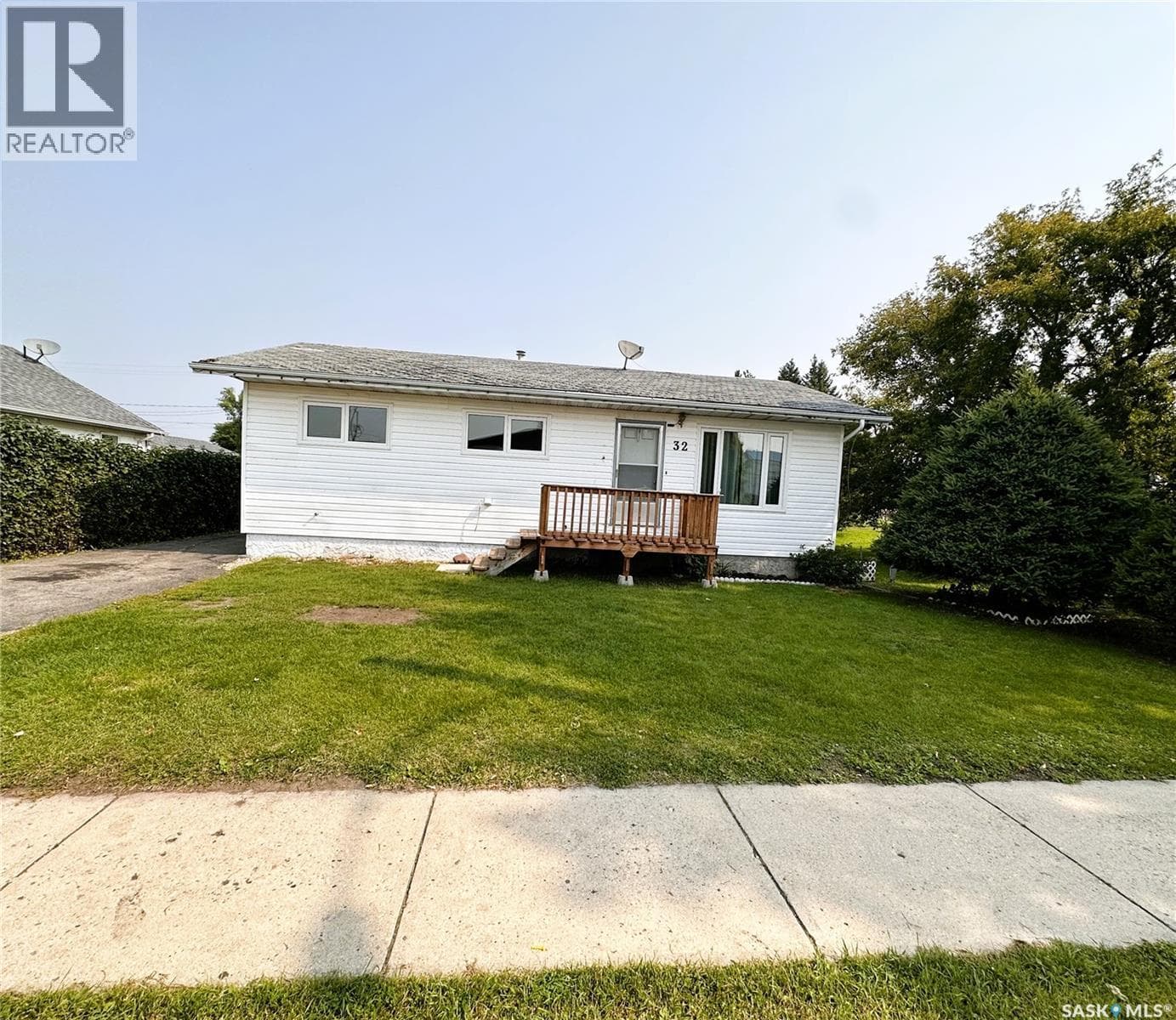 32 1st AVENUE NW in
