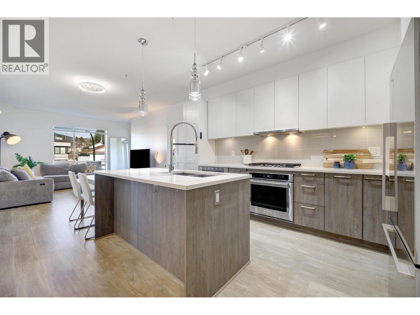 306 625 E 3RD STREET in Moodyville