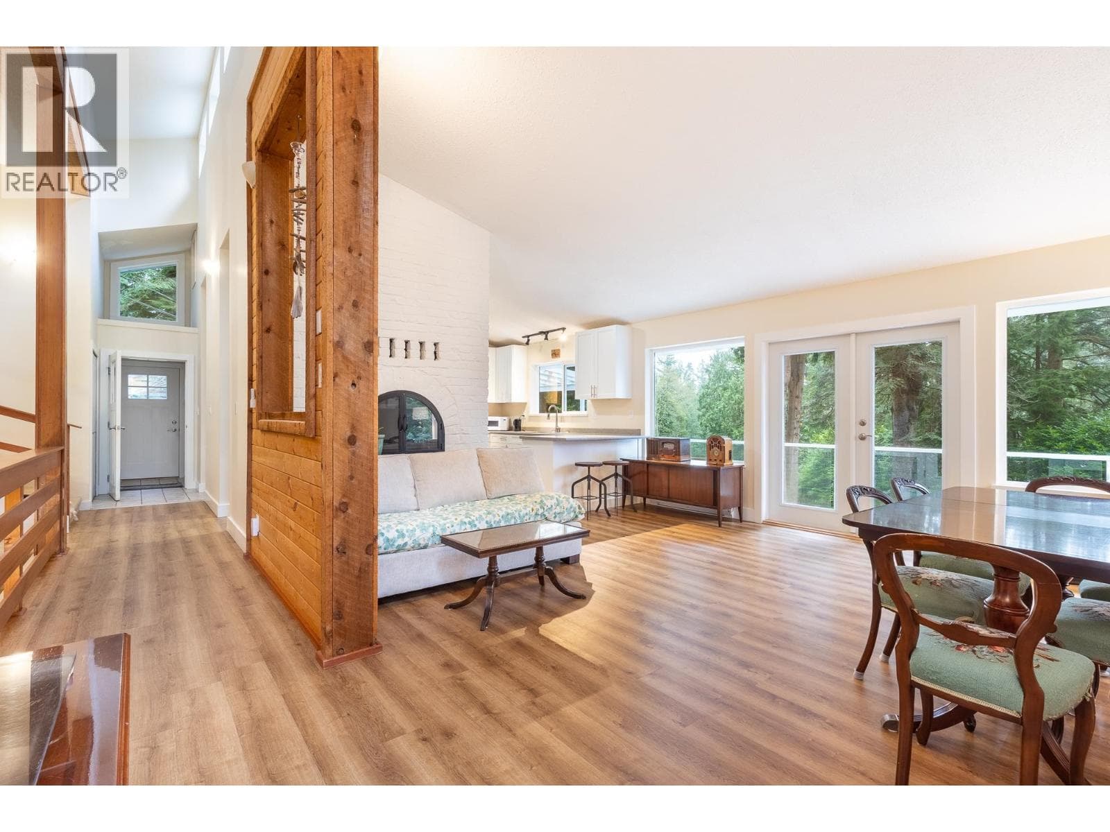 914 GOWER POINT ROAD in
